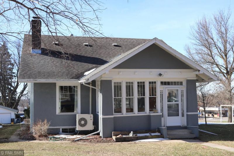 105 E Broadway St, Starbuck, MN 56381