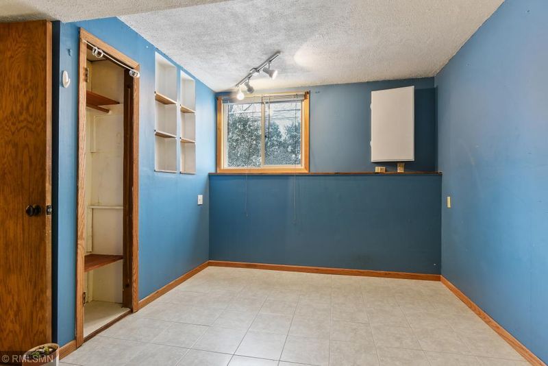 2111 W 82nd St, Bloomington, MN 55431