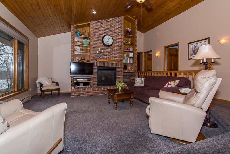 222 Sunset Blvd, Waconia, MN 55387