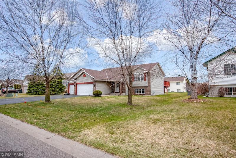 2747 88th Ln NE, Blaine, MN 55449