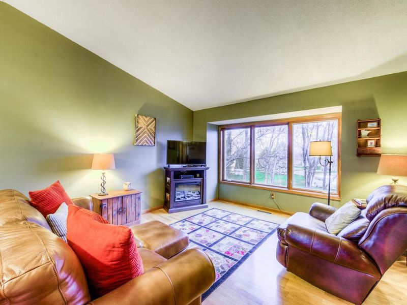 427 Hunter Dr, Watertown, MN 55388
