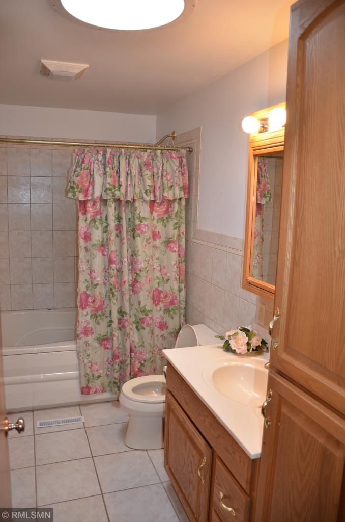 614 S Hill St, La Crescent, MN 55947