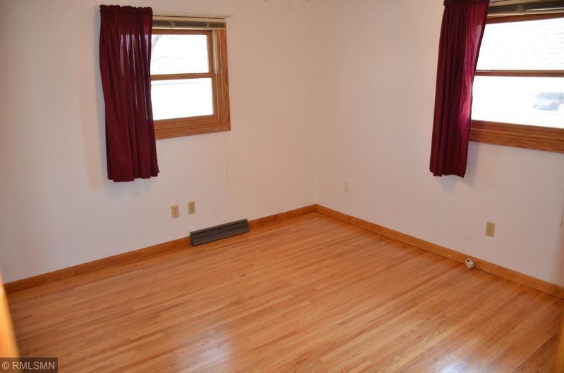 614 S Hill St, La Crescent, MN 55947