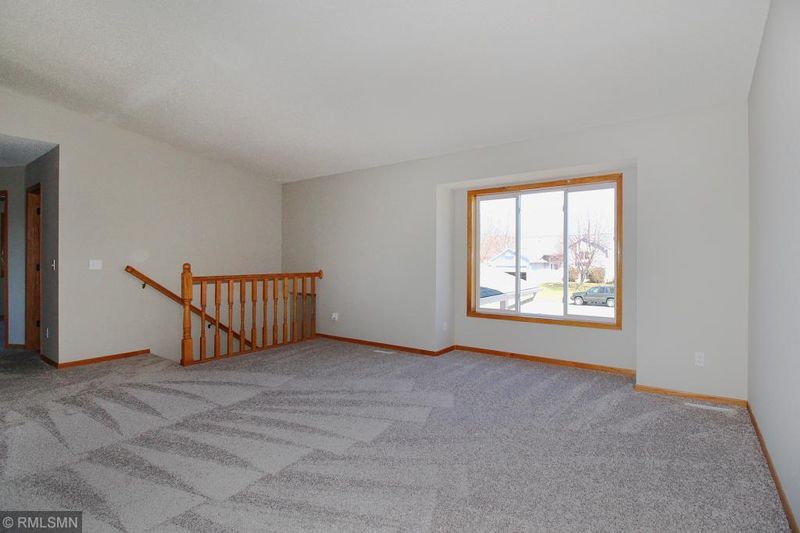2840 Oak Ridge Dr, Monticello, MN 55362