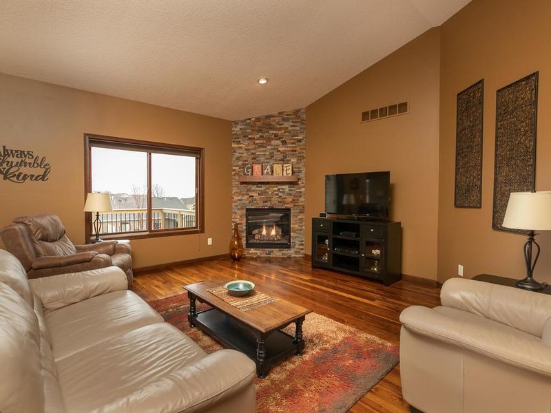 929 Southern Pine Ln SW, Rochester, MN 55902