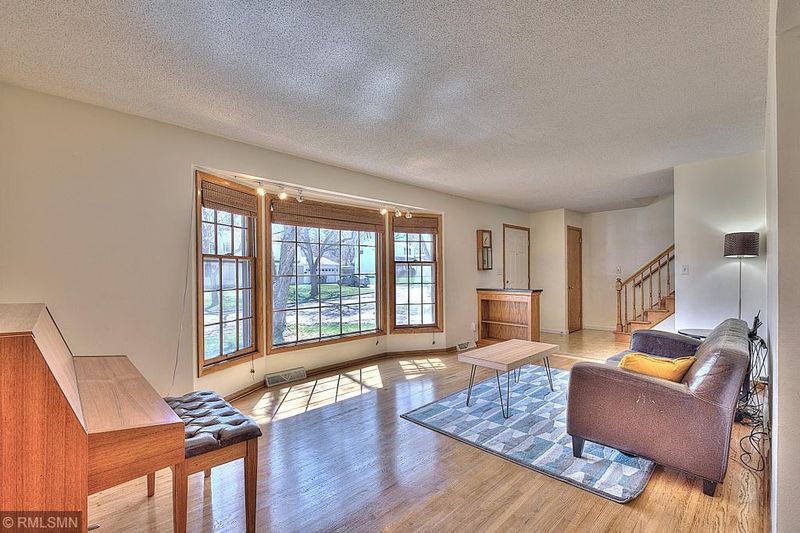 2661 Valley View Pl, White Bear Lake, MN 55110