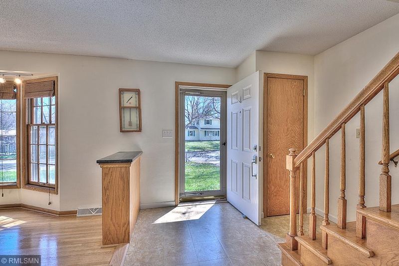 2661 Valley View Pl, White Bear Lake, MN 55110