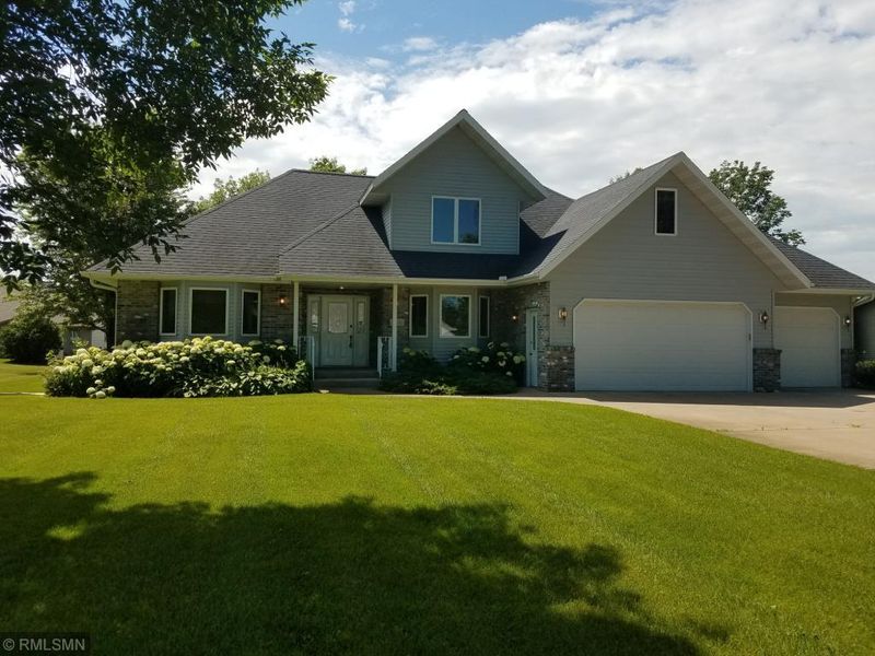 306 Park Ave SE, Pierz, MN 56364