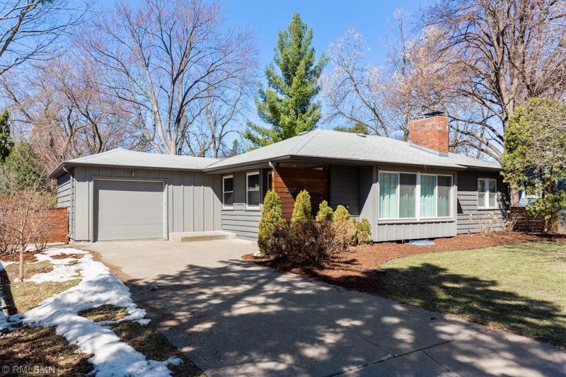 3025 Lee Ave N, Golden Valley, MN 55422