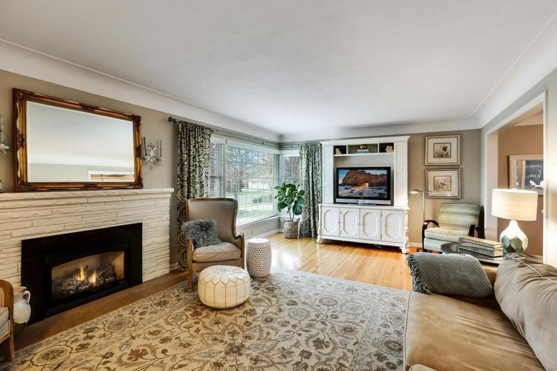 6004 Parnell Ave, Edina, MN 55424
