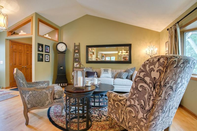3628 Regal Oak, Minnetonka, MN 55305