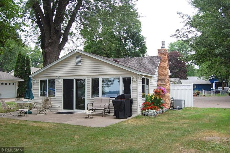 12995 Pleasant Ave, Lindstrom, MN 55045