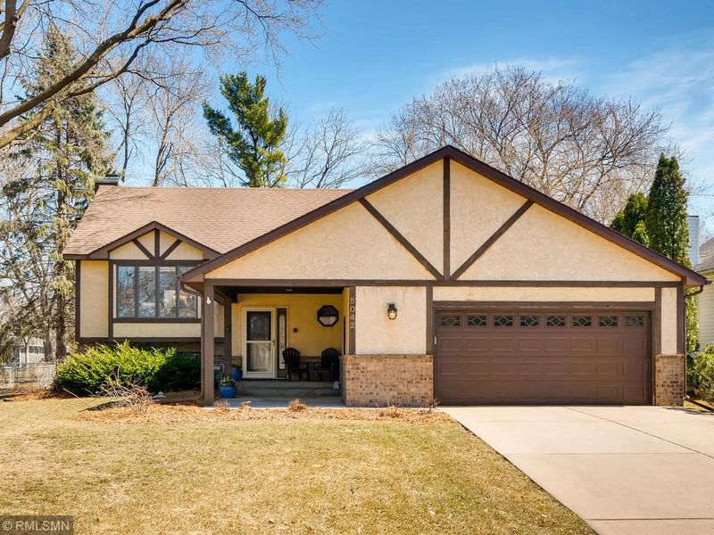 5042 Lemire Ln, White Bear Lake, MN 55110