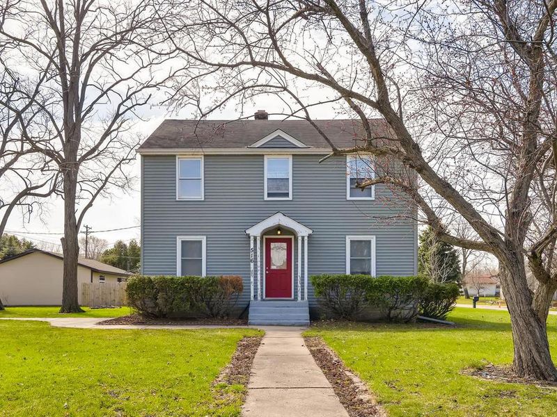 516 6th St, Newport, MN 55055