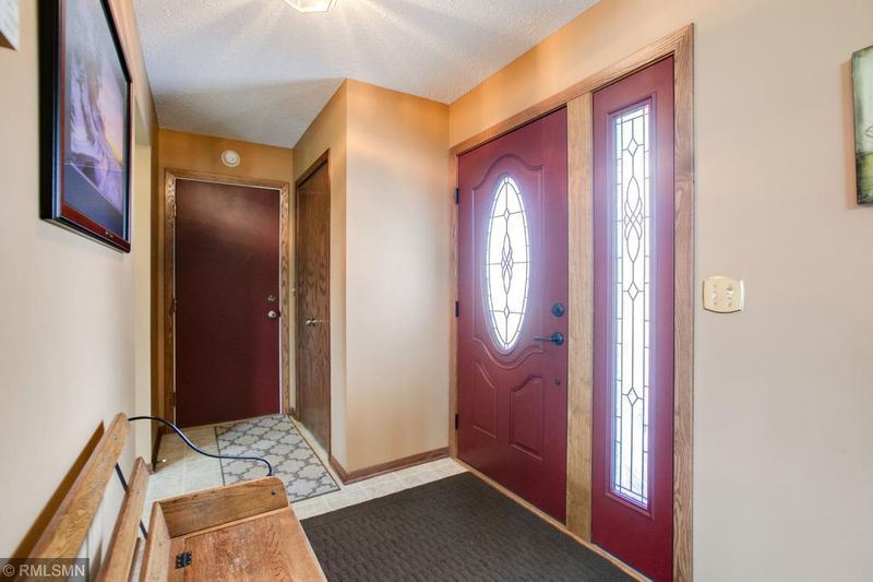 3768 Gresham Ave N, Oakdale, MN 55128