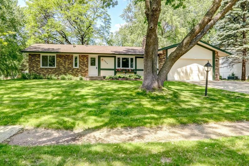 13879 Gladiola Way, Apple Valley, MN 55124
