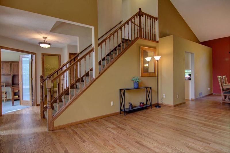 8571 Derby Ct, Eden Prairie, MN 55347
