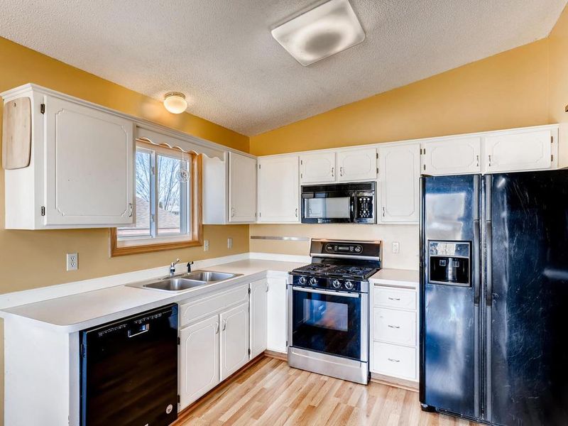 9466 Hale Ave S, Cottage Grove, MN 55016