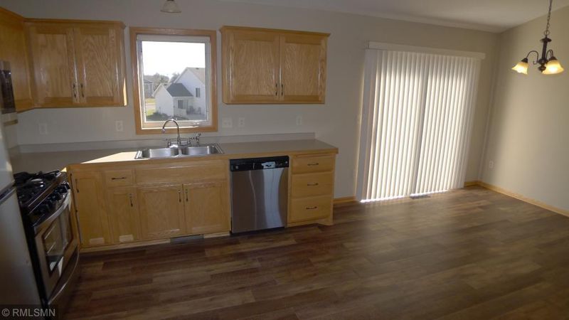1107 Pond View Dr, Braham, MN 55006