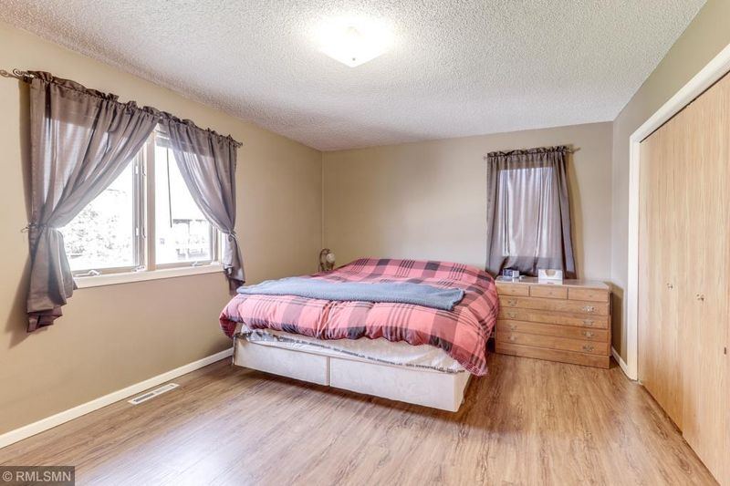 29850 Neal Ave, Lindstrom, MN 55045