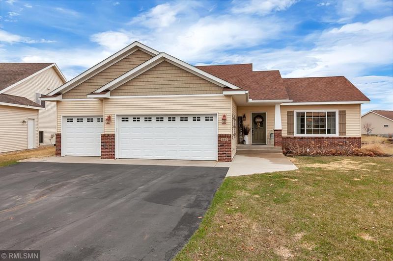 447 Elena Ln, Saint Joseph, MN 56374