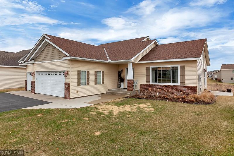 447 Elena Ln, Saint Joseph, MN 56374