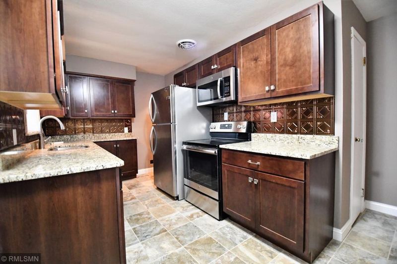 921 Birch St S, Cambridge, MN 55008