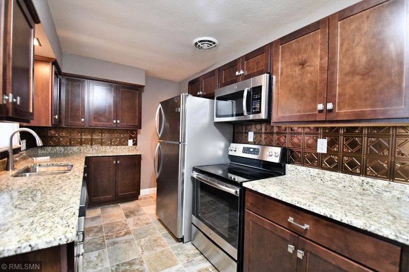921 Birch St S, Cambridge, MN 55008