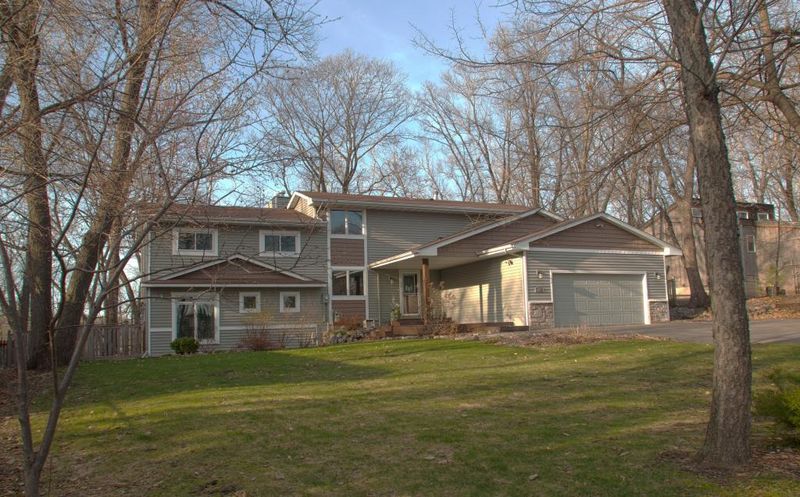 445 Maple Ln, Shoreview, MN 55126