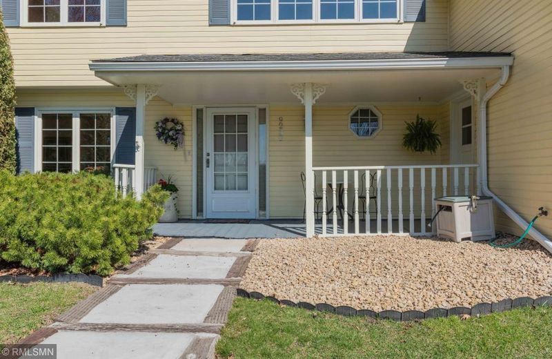 9230 Chesshire Ln N, Maple Grove, MN 55369