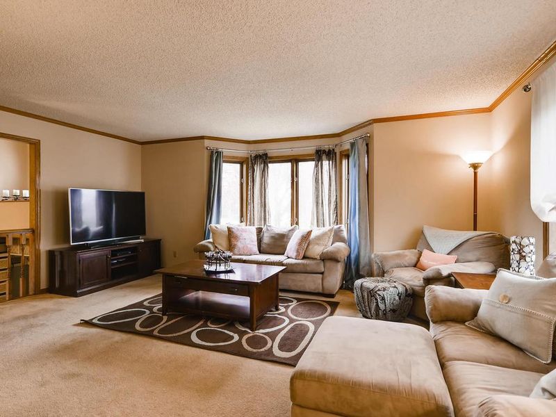 862 Westwind Dr, Little Canada, MN 55109