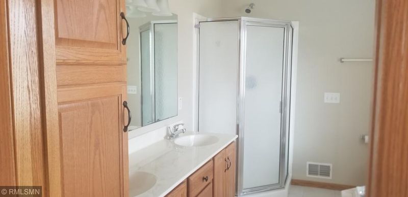 291 Groves Dr, Chaska, MN 55318