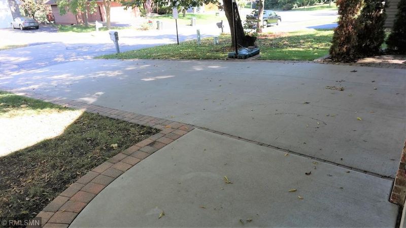 13191 Yosemite Ave S, Savage, MN 55378