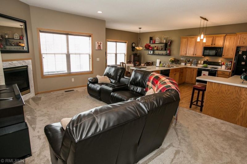 7512 5th St N, Oakdale, MN 55128