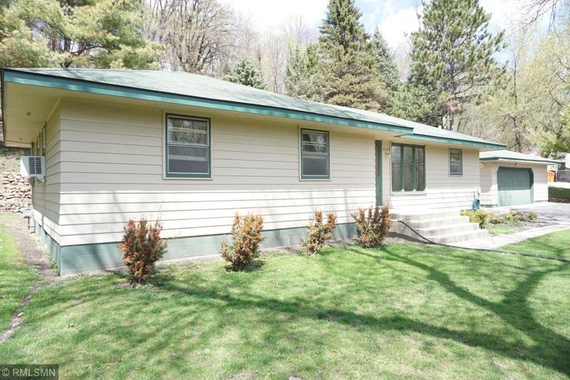 1120 Main St W, Carver, MN 55315