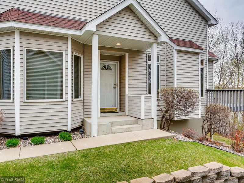 7358 Lake Ridge Dr, Savage, MN 55378