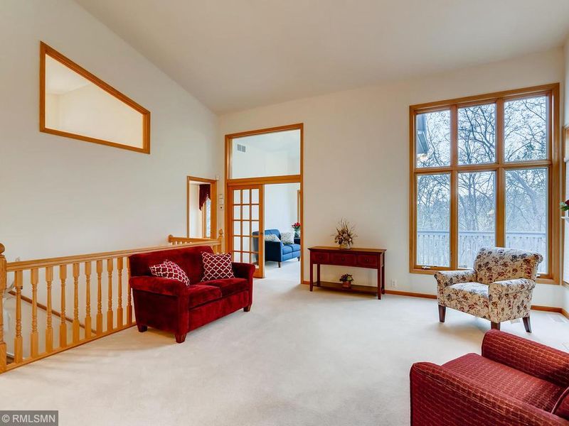 7358 Lake Ridge Dr, Savage, MN 55378