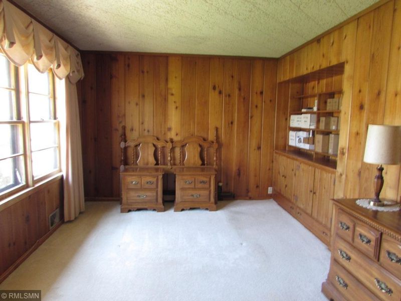 910 Douglas St, Lakefield, MN 56150