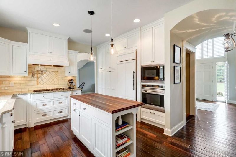 11117 Holland Cir, Eden Prairie, MN 55347