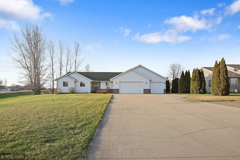660 5th St NW, Richmond, MN 56368