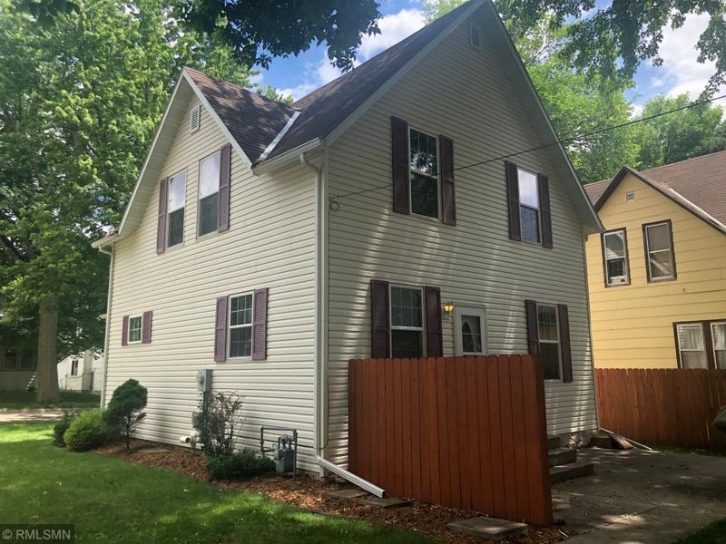 221 N 8th St, Montevideo, MN 56265