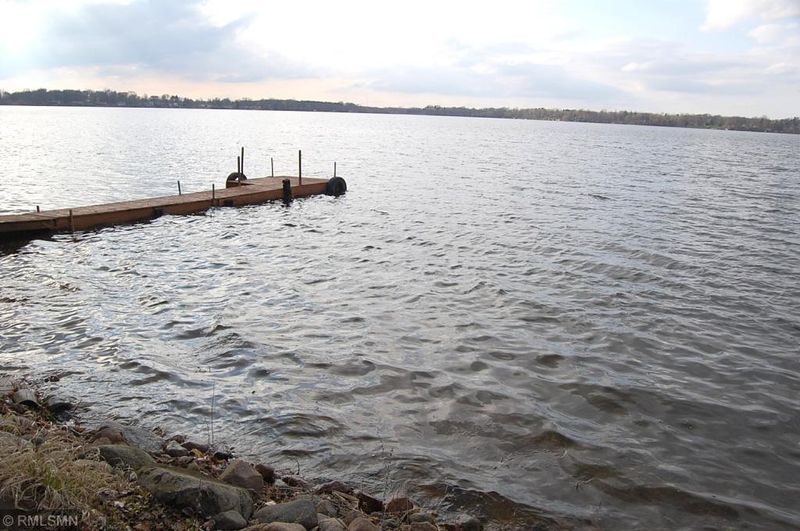 12480 Mentzer Trl, Lindstrom, MN 55045