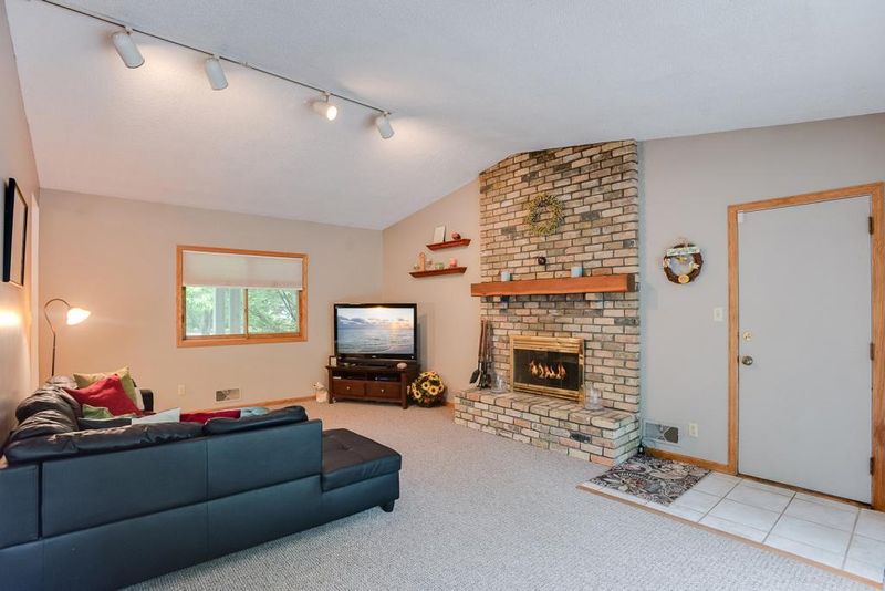 9 White Pine Ln, White Bear Lake, MN 55110