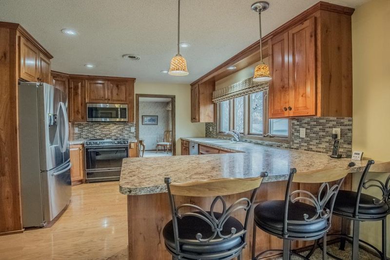 10400 38th Ave N, Plymouth, MN 55441