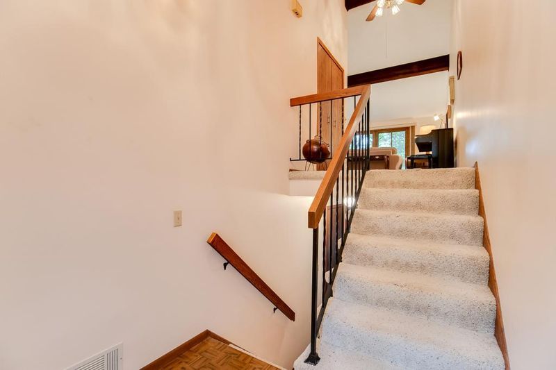 5525 Hyland Courts Dr, Bloomington, MN 55437