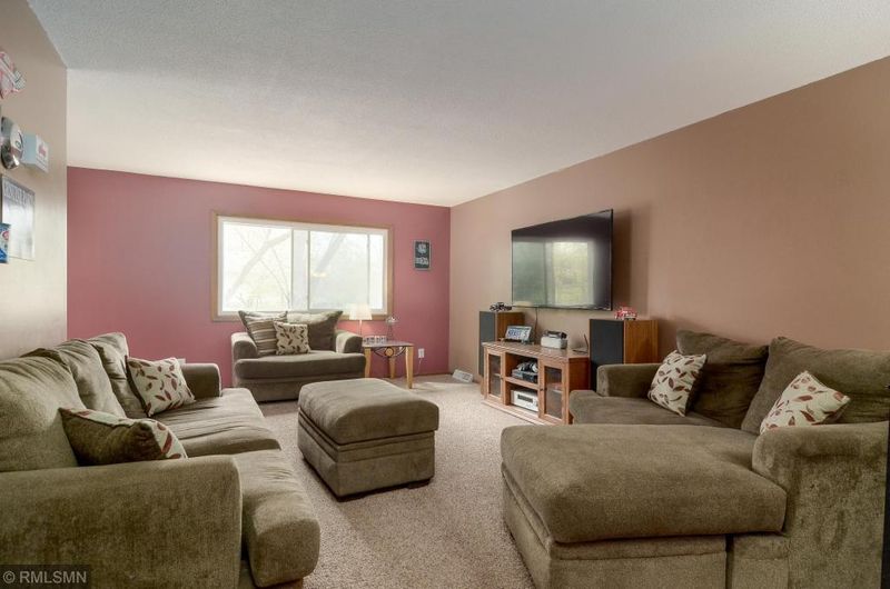 6605 Yucca Ln N, Maple Grove, MN 55311