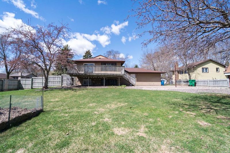 10706 Quaker Ln N, Maple Grove, MN 55369