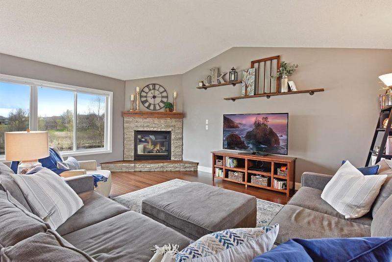 859 Goldfinch Dr, Waconia, MN 55387