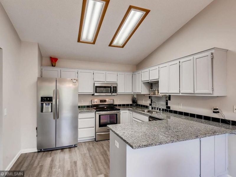 1043 Willow Trl, Farmington, MN 55024