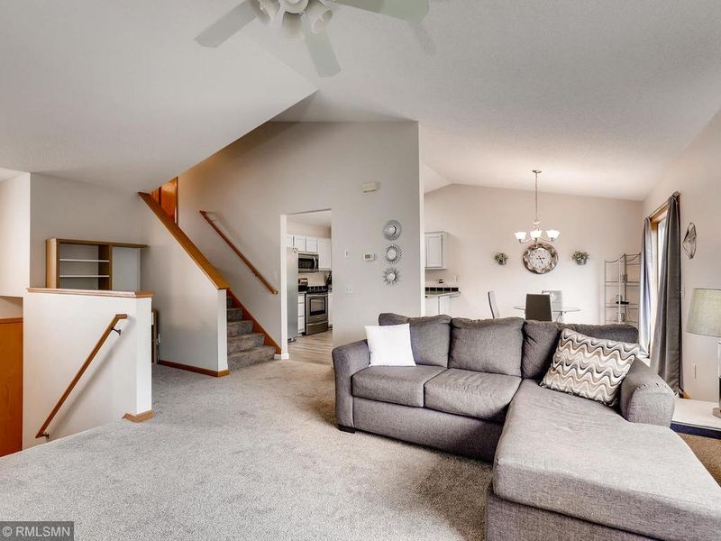 1043 Willow Trl, Farmington, MN 55024